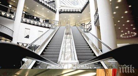 нагли апаши дебнат моловете вече тарашат коли паркингите