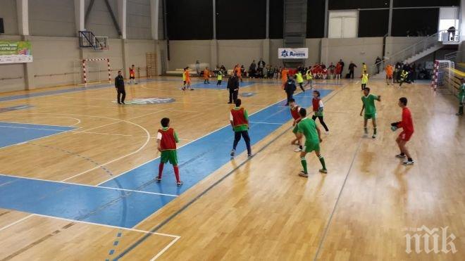 Коледен турнир ще зарадва деца в риск