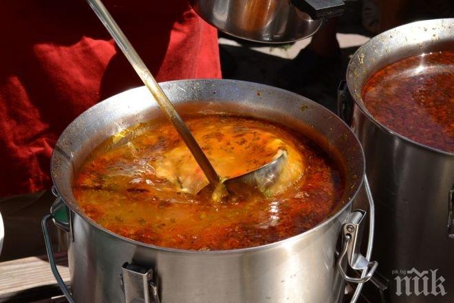 Над 250 жители на Ловеч получиха безплатна чорба за Никулден
