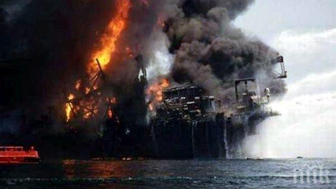 Спасяват с хеликоптер работниците от горящата петролна платформа в Каспийско море