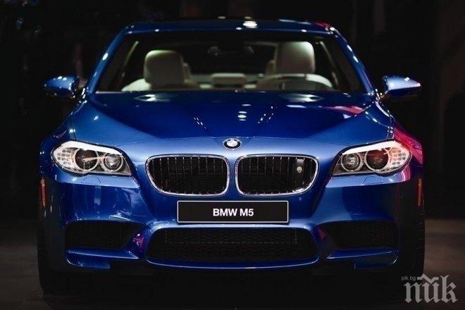 Украсяват юбилейните BMW арт автомобили