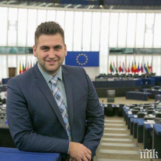 Андрей Новаков и зам.-министърът на образованието и науката наградиха участниците в Панаира на науката и иновациите в София Тех Парк