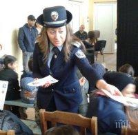 „Кукли срещу насилието“ в училище (снимки)