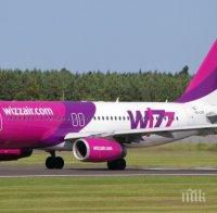 Самолет закъснява с 9 часа, хората са притеснени за близките си