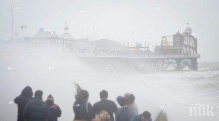 буря остави без ток хиляди домакинства британска колумбия