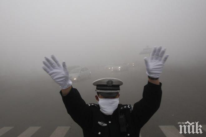 Пекин издаде първата си червена тревога за замърсяване на въздуха
