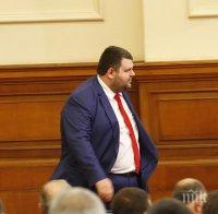 Делян Пеевски дойде за промените в Конституцията (снимки)