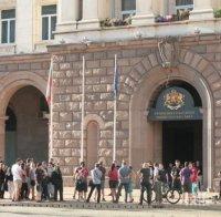 Правителството дава пари на общините по училищни програми 