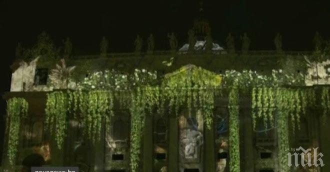 Уникално светлинно шоу във Ватикана