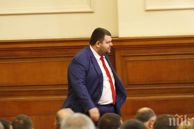 Делян Пеевски дойде за промените в Конституцията (снимки)