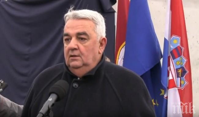 Изцепка! Шефът на Хелзинкския комитет по гащи пред президента