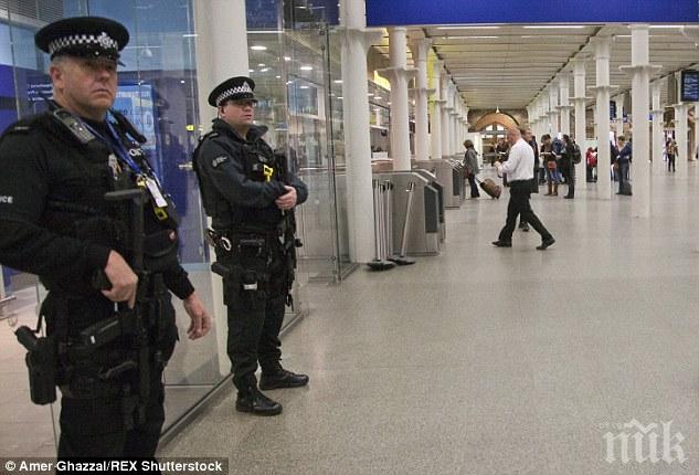 Четиримата британци, арестувани в Лутън, са обвинени в тероризъм