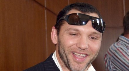 куршума баретата хълбока подбедрицата ръката обновена