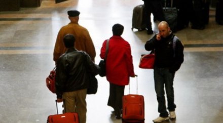 емигрантите против нова аец