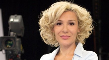 котка изподра гала