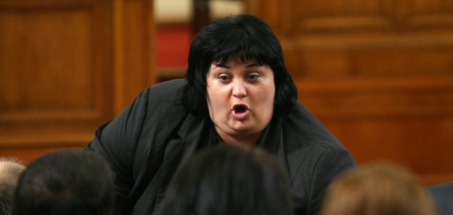 ГЕРБ като Мечо Пух с книга за мъдростите за изборите