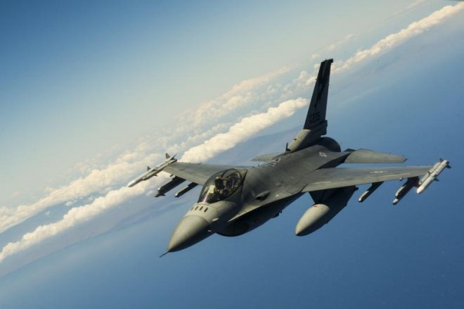 Издирват изтребител Ф-16, изчезнал над Адриатическо море 