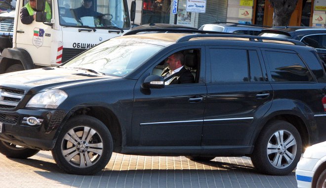 Депутатите ни яхват нови джипове 