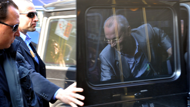 Бавят разпита на Доган