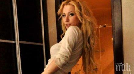 фолкаджийка изплака откраднаха лаптопа всички голи снимки