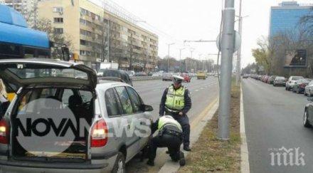 кавалери пътни полицаи сменят гума закъсала софиянка