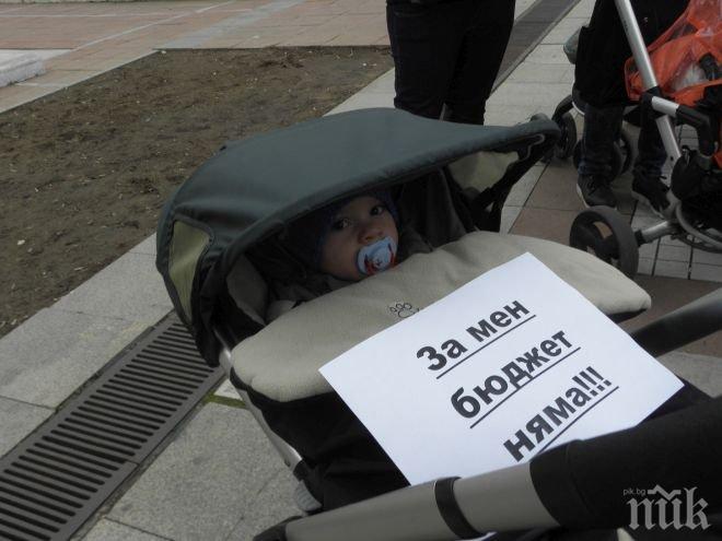 ПИК TV: Майка от Благоевград: Протестираме от 3 години, резултатът е нулев