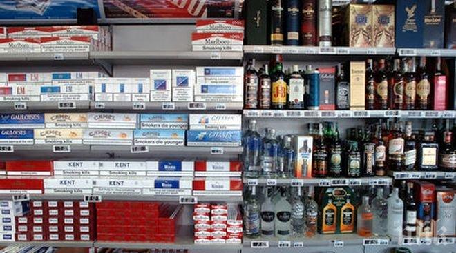 Най-богатите британци харчат за цигари и пиене, колкото най-бедните за ток и отопление 