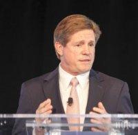 Милиардер даде по 100 000 долара бонус на 1381 служители