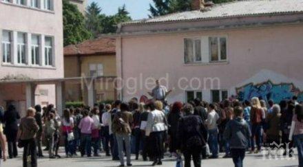 евакуираха учениците две пернишки школи заради димка
