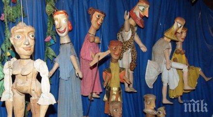 изложба представя анатомия куклата