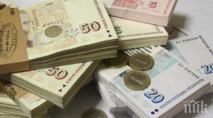 общо 100 000 открити домовете арестуваните митничари