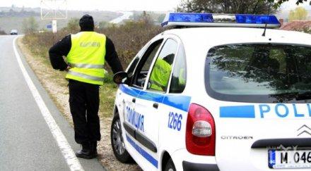 ситроен управляван жена паркира покрива гараж