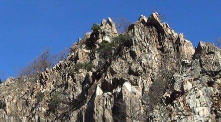 души евакуирани град провадия заради опасно надвиснала скала