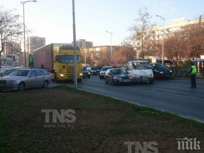 Две коли и ТИР се натресоха на централен пловдивски булевард