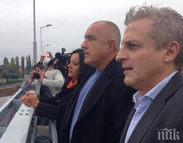 И Москов сит, и ДСБ цяло. И Бойко от Банкя, през гъстия дим, гледаше на всичко тих, невъзмутим...