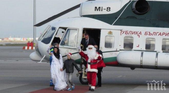Дядо Коледа кацна на летище София (снимки)