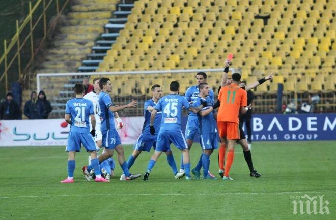 ИЗВЪНРЕДНО в ПИК! Суперскандал на Герена. Гриша Ганчев безобразно вади отбора срещу Левски! (обновена и снимки)