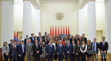 мгерб участва годишната среща европейските демократи студенти ереван армения