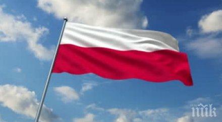 популярността управляващите полша срива