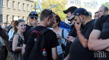 пик скандална снимка взриви социалните мрежи вижте заговорничат бенатова христо иванов лилавата перука кака цона