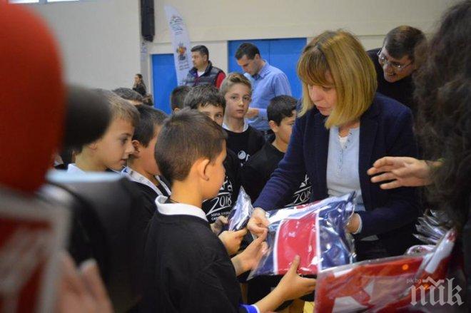 Столична община и София 2018 зарадваха стотици деца на Коледен спортен празник