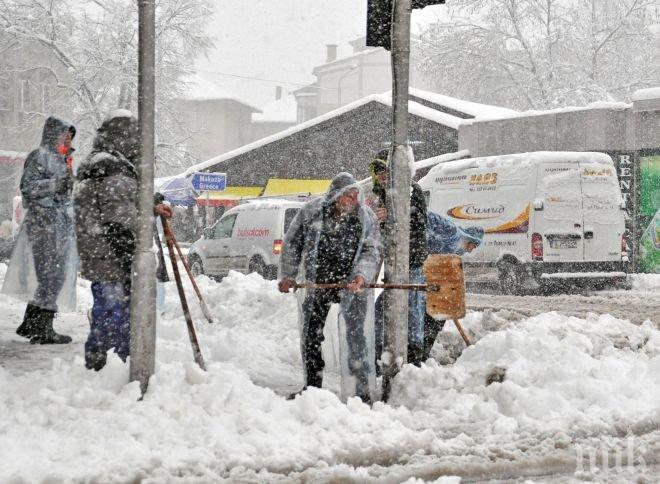 Синоптиците излязоха с нова празнична прогноза: Сняг ще покрие България, но на Нова година, а не на Коледа!