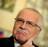 Бившият президент на Чехия: Европа се държи глупаво за мигрантите, а Меркел е смешна 