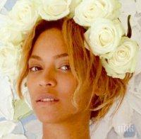 Бионсе пак скандализира всички: Светна като коледна елха (снимки)