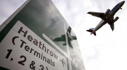 мъж самонаранил остър предмет лондонското летище хийтроу