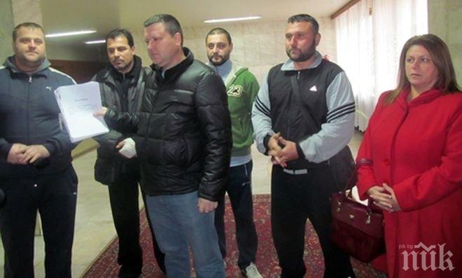 2000 жители на „Дивдядово” против строежа на джамия в квартала