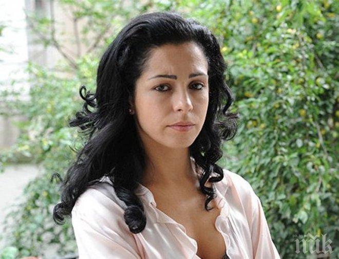 Ексклузивно! Елена Петрова остана без издръжка, гледа децата си сама
