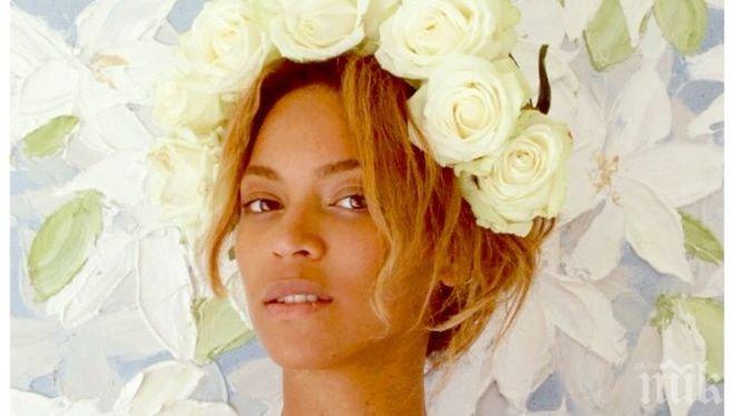 Бионсе пак скандализира всички: Светна като коледна елха (снимки)