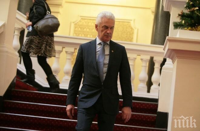 Комисия одобри сваляне на имунитета на Сидеров по два казуса