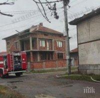 Инвалид едва не изгоря в собствената си къща